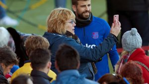 Барса включва клауза "анти Пике" в новите договори