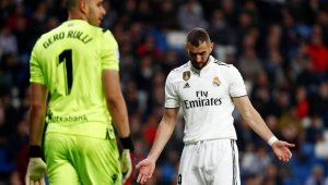 Челси взима Карим до дни?