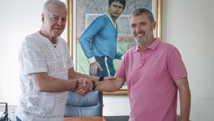 Емилио Ларас впечатли испанските медии след назначението си в академията на Левски