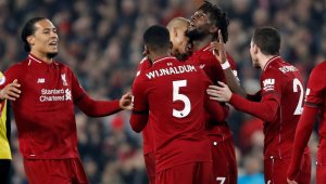 Каква драма само! Късен гол остави Ливърпул в играта за титлата