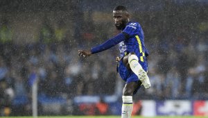 Байерн примамва с повече пари защитник на Челси