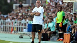 Жозе гони нападател от Рома