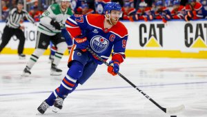 Най-добрият хокеист в света преподписа с настоящия си отбор