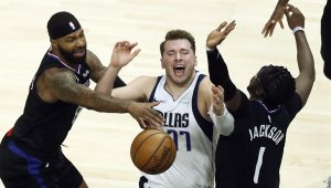 Дончич пак наказа Клипърс, Езерняците изравниха на Финикс