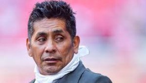 Безсмъртен? Хорхе Кампос се завръща на терена на 58 г.