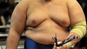 Аоияма със седма загуба във Фукуока