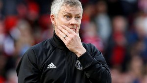 Юнайтед има твърде много централни защитници