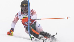 Алберт Попов тръгна отлично, но падна във Венген