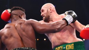 Стягат боя между Усик и Фюри за края на годината