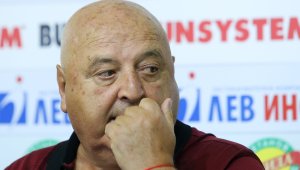 "Орлетата" клъвнаха Венци Стефанов заради... косачката
