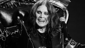 Астън Вила отдаде почит на рок легендата Ози Озбърн