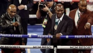 Холифийлд: Бивол срещу Бетербиев ще е уникално зрелище