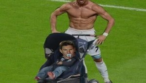 Роналдо е злодей, Меси го играе херувимче