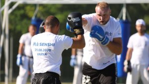 Семи Шилт подновява онлайн тренировките си