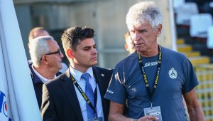 Славия чака чужденец 