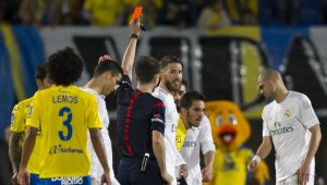 Съдията на мадридското дерби често гони играчи на Реал