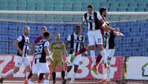 Локо Пловдив се закани да тресне Ботев