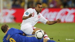 Ашли Коул сравни английските национали със стадо булдози