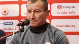 Стамен Белчев зарязва "4-4-2"