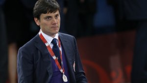 Монтела "сръчка" шефовете си: Дайте ми пари или...