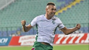 Срам и резил в "синьо"! Берое се подигра с жалкия Левски на "Герена", Камбуров блести с пълна сила