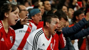 От любов към Ривър: Фен си татуира ВИДЕО с историческия бой над Бока