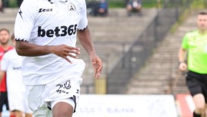 Славия къса с четирима