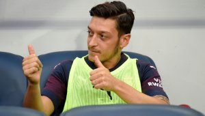 Супер новини за Арсенал, Йозил подновява тренировки с тима