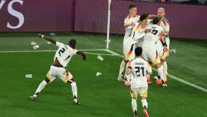 Германия излезе суха от бурята и е на 1/4-финал