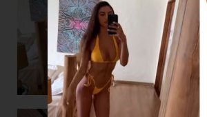 Секси футболно гадже показа шеметно тяло на Малдивите + СНИМКИ