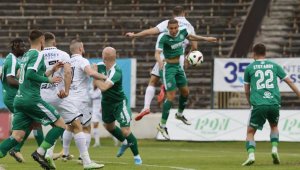 Ботев Враца се разделя с над половин отбор