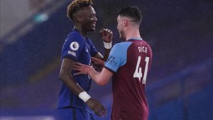 Ненужният Ейбрахам ще бъде жокер за привличането на Деклан Райс