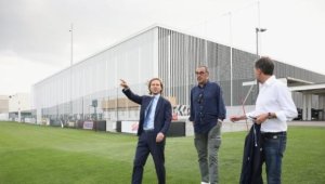 Недвед заведе секси гаджето си в Алпите + СНИМКИ