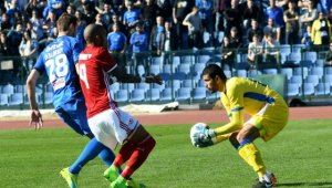 Жадното реши: Николай Кръстев ще пази и срещу Берое