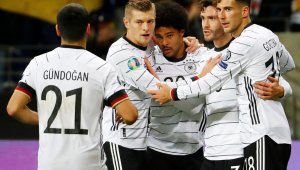 Бой по немски: Серж и Леон съсипаха Северна Ирландия