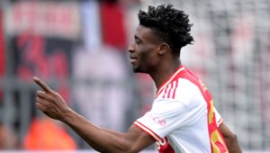 Ван Бастен: Червените дяволи взеха грешния играч на Аякс