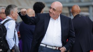 Фамилия Берлускони продава Монца