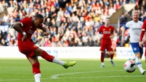 Удар по Ливърпул. Защитник с контузия в коляното