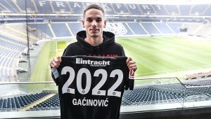 Мият Гачинович преподписа с Айнтрахт