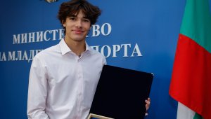 Чудесно: Никола Цолов ще кара във Формула 2 през следващия сезон