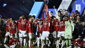 Решено: Милан бие шута на двама