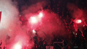 Хулигани: Пак безредици на мач във Франция + ВИДЕО