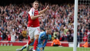 Арсенал се развихри срещу сензацията от миналия сезон, Гьокереш не спира да блести