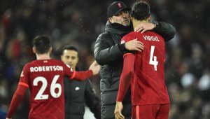 Ван Дайк: Ливърпул да се погледне в огледалото