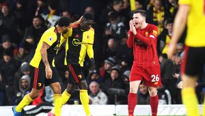 Ливърпул души около "стършел"