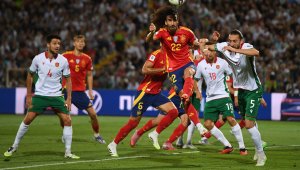 С колко ще ни бият? Брокер на имоти свири мача ни в Испания