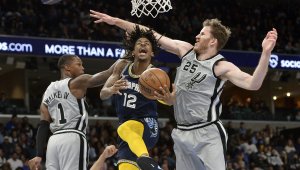 Шоуто на Джа в НБА продължава! Младокът наниза 52 точки срещу Шпорите