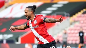 Тио Уолкот ще спира с футбола на 34