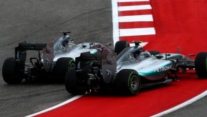 Росберг бесен на Хамилтън