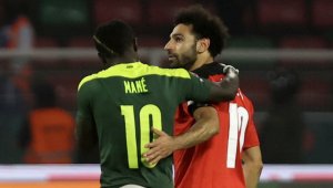 Напрежение? Има тема табу между Мане и Салах